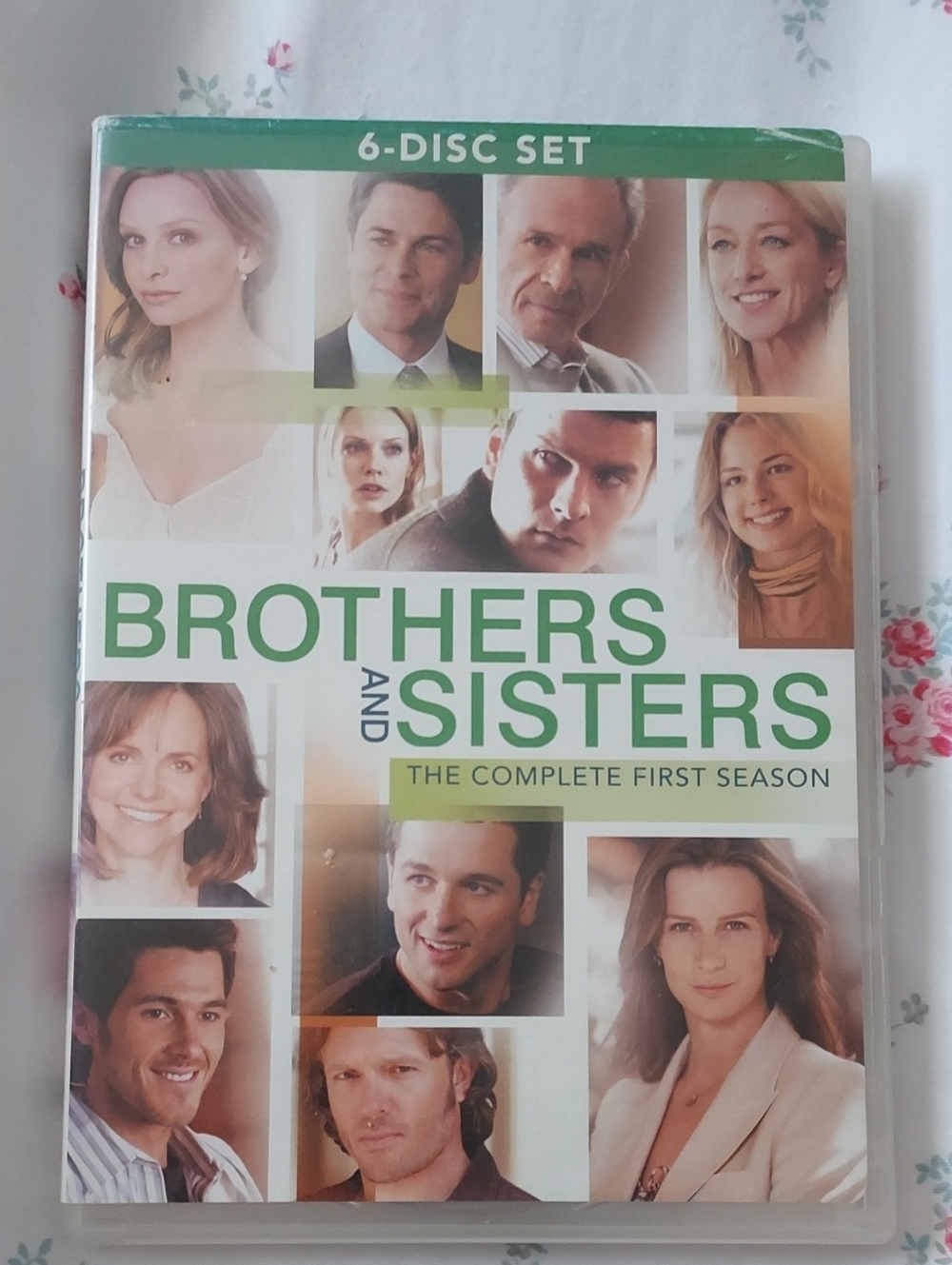 Brothers and Sisters - The Complete First Season (Green/White)